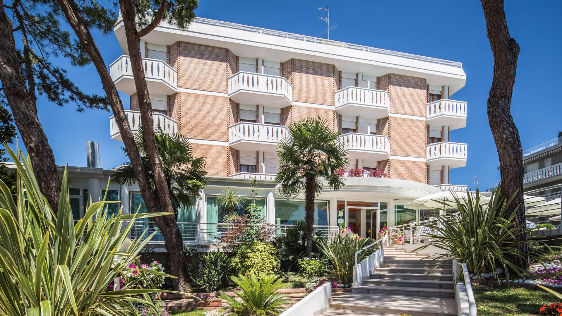 Esterno dell'hotel San Francisco di Lignano